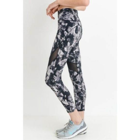 Monochrome Camo Print Highwaist Mesh Leggings - Picture 5 of 6